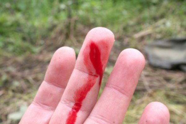 Indivizii care au agresat un poliţist nu părăsesc arestul